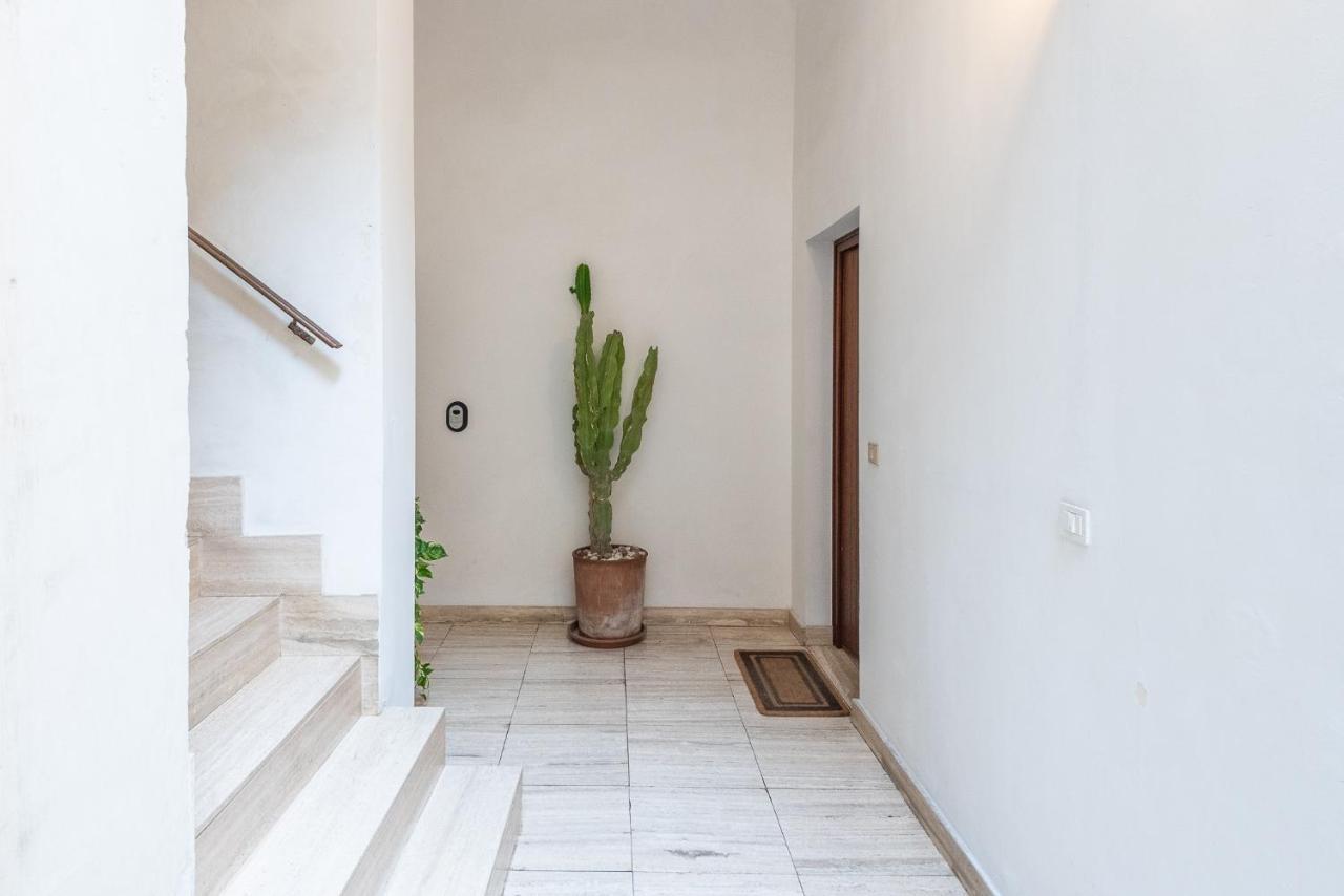 Rubichi 6 - Old Town Apartment Sit Lecce Bagian luar foto