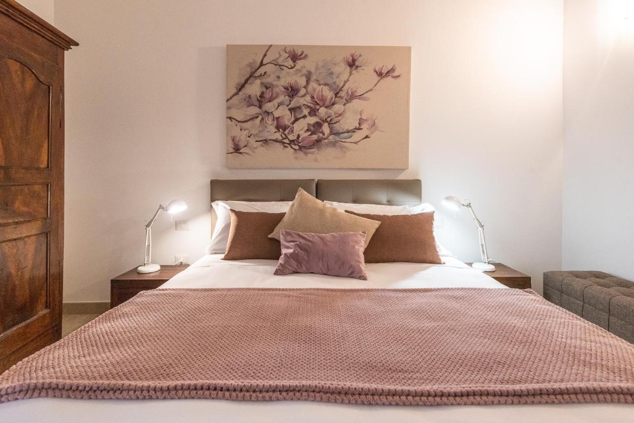 Rubichi 6 - Old Town Apartment Sit Lecce Bagian luar foto
