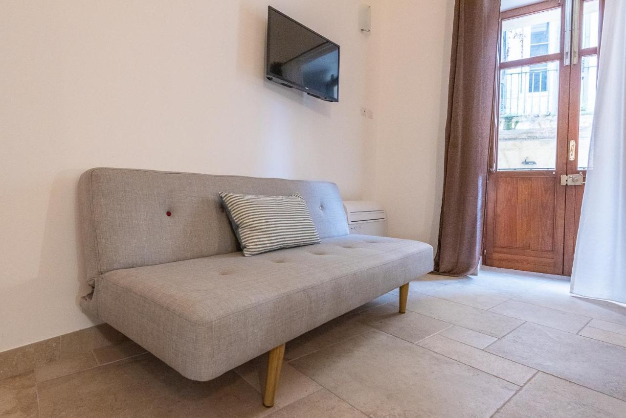 Rubichi 6 - Old Town Apartment Sit Lecce Bagian luar foto