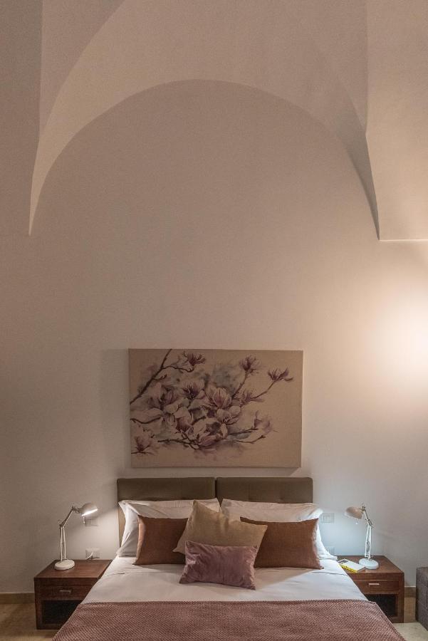 Rubichi 6 - Old Town Apartment Sit Lecce Bagian luar foto
