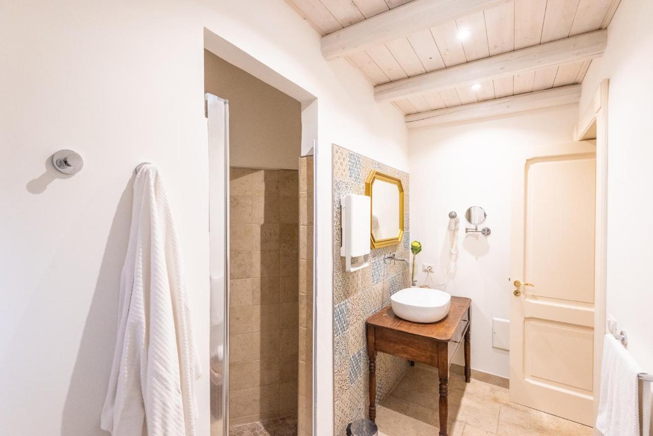 Rubichi 6 - Old Town Apartment Sit Lecce Bagian luar foto