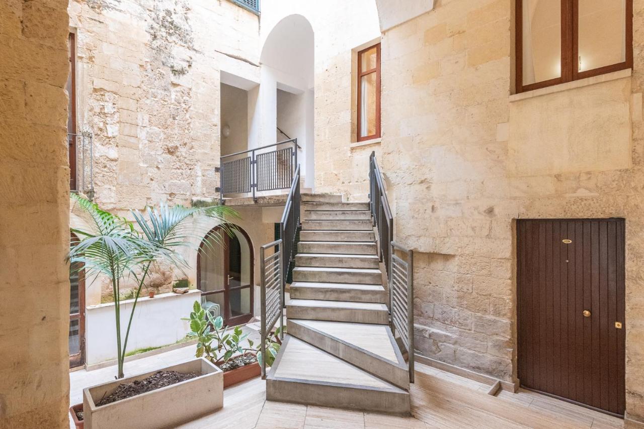 Rubichi 6 - Old Town Apartment Sit Lecce Bagian luar foto