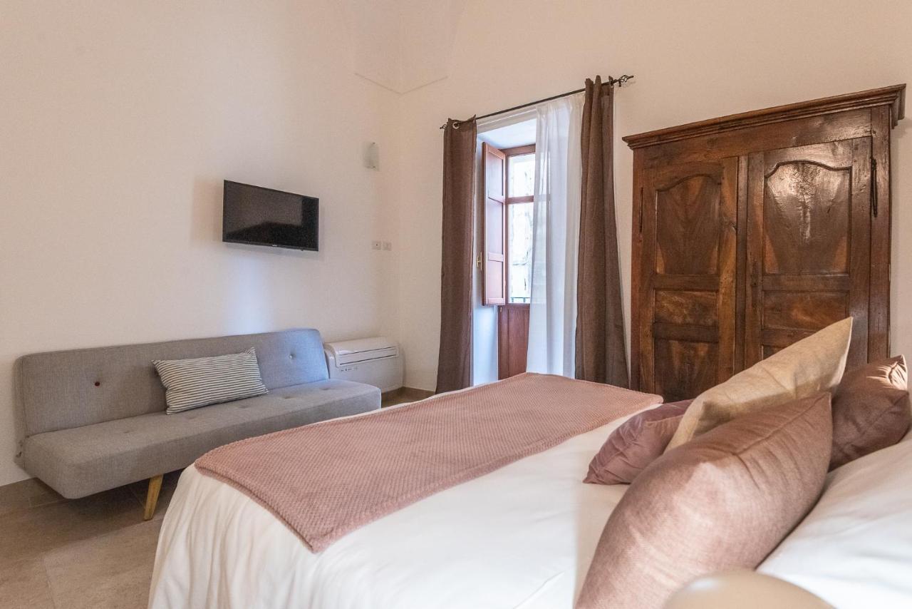 Rubichi 6 - Old Town Apartment Sit Lecce Bagian luar foto