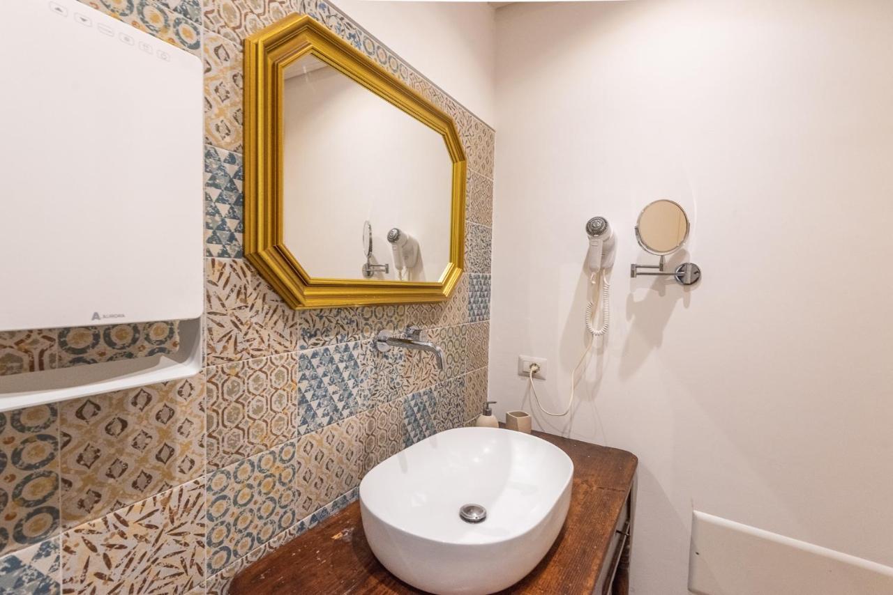 Rubichi 6 - Old Town Apartment Sit Lecce Bagian luar foto