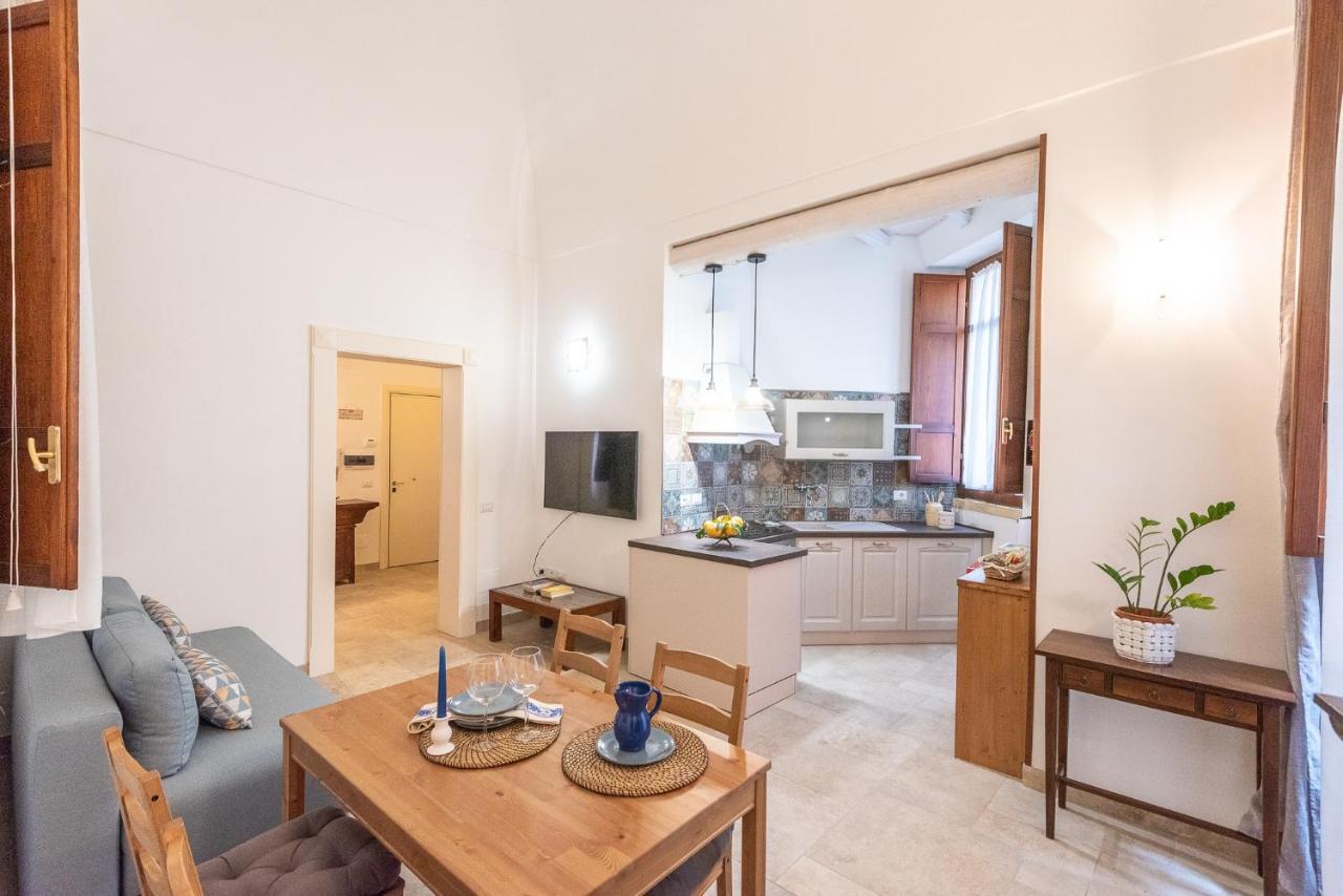 Rubichi 6 - Old Town Apartment Sit Lecce Bagian luar foto