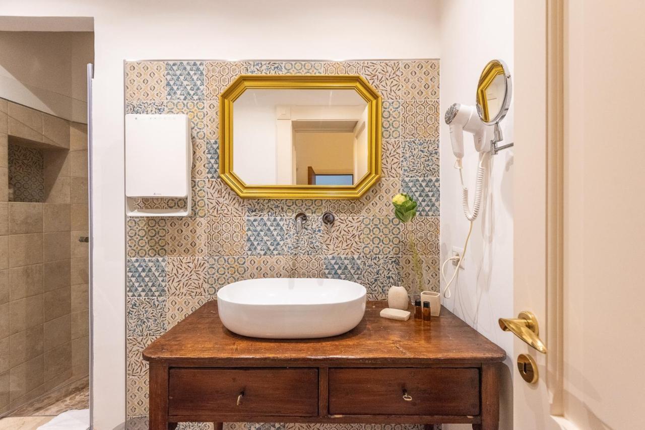 Rubichi 6 - Old Town Apartment Sit Lecce Bagian luar foto