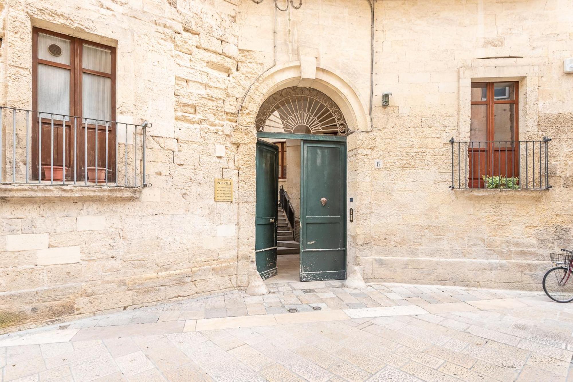 Rubichi 6 - Old Town Apartment Sit Lecce Bagian luar foto
