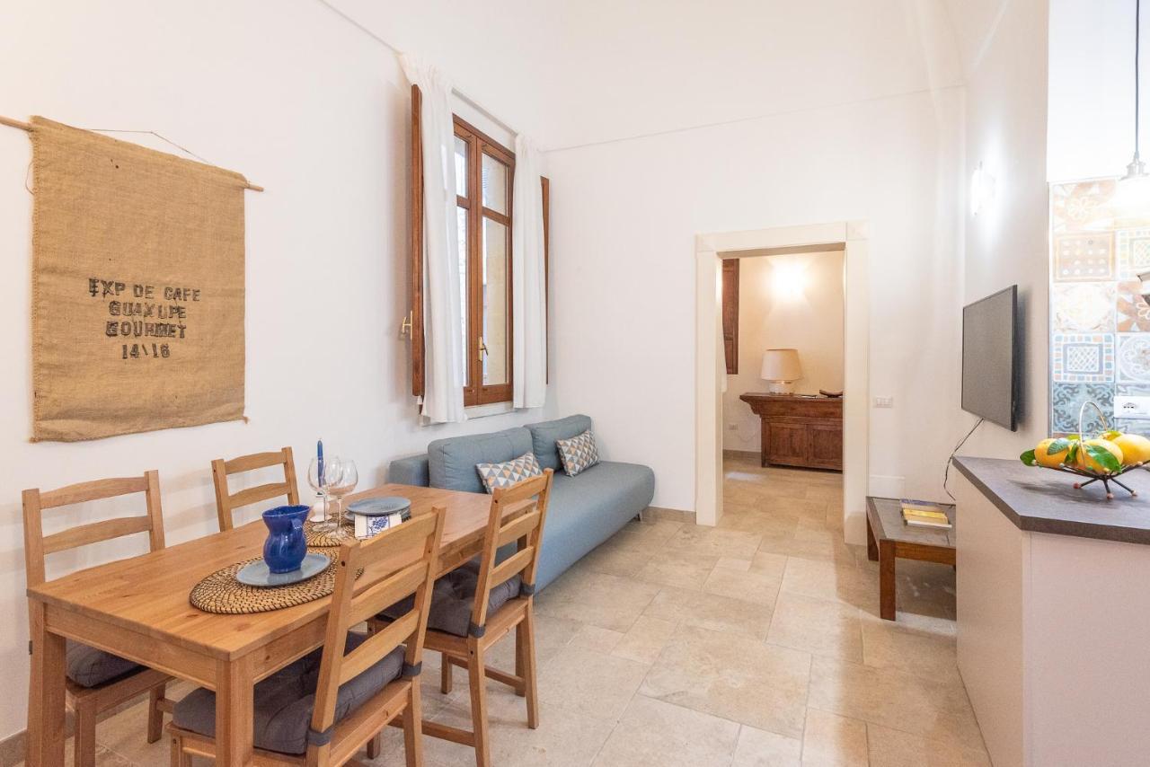 Rubichi 6 - Old Town Apartment Sit Lecce Bagian luar foto