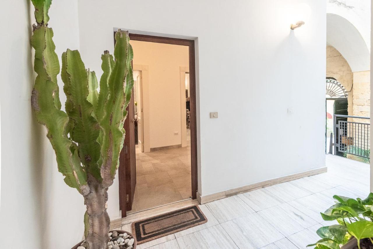 Rubichi 6 - Old Town Apartment Sit Lecce Bagian luar foto
